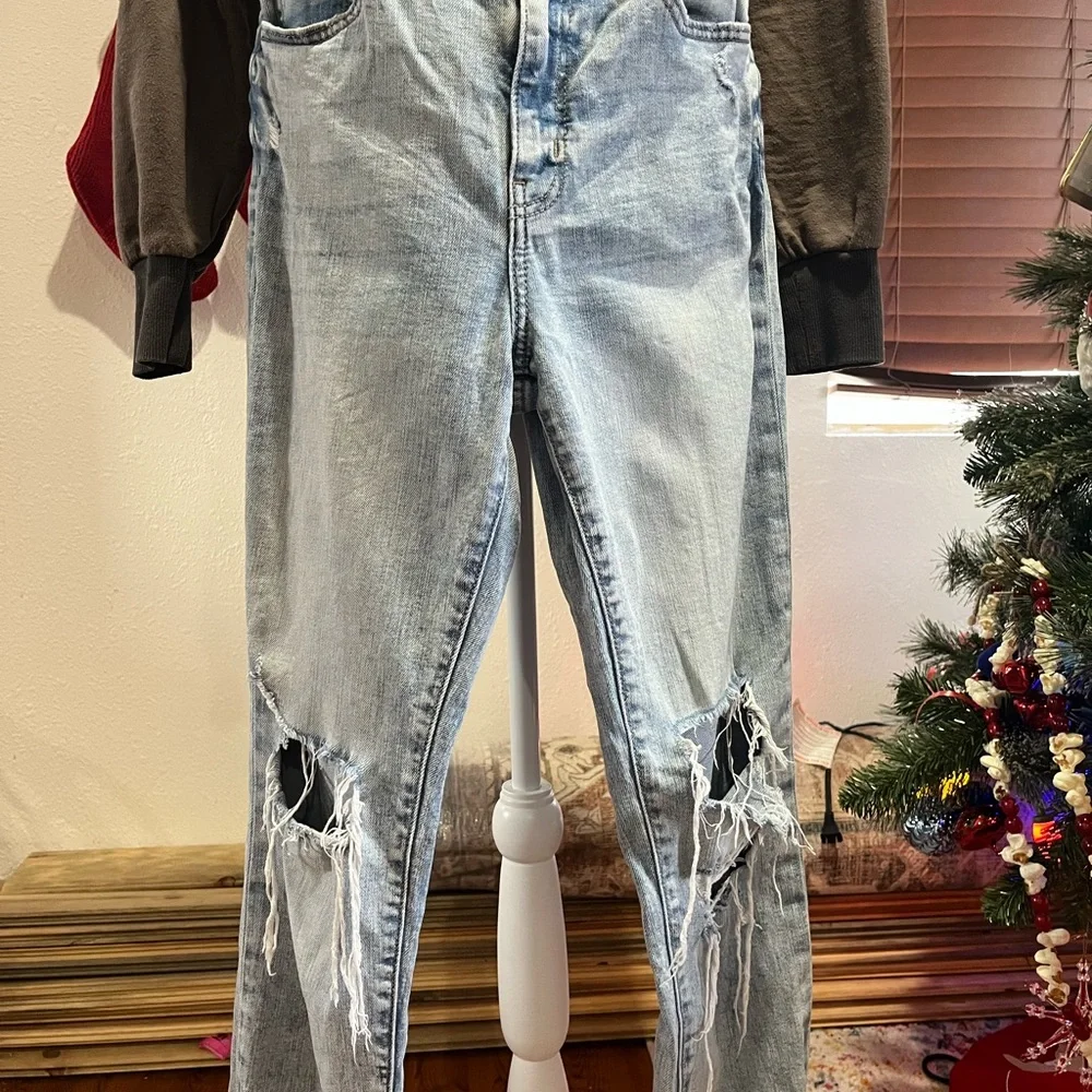 Willow &Root distressed mom jeans Buckle - Picture 3 of 12